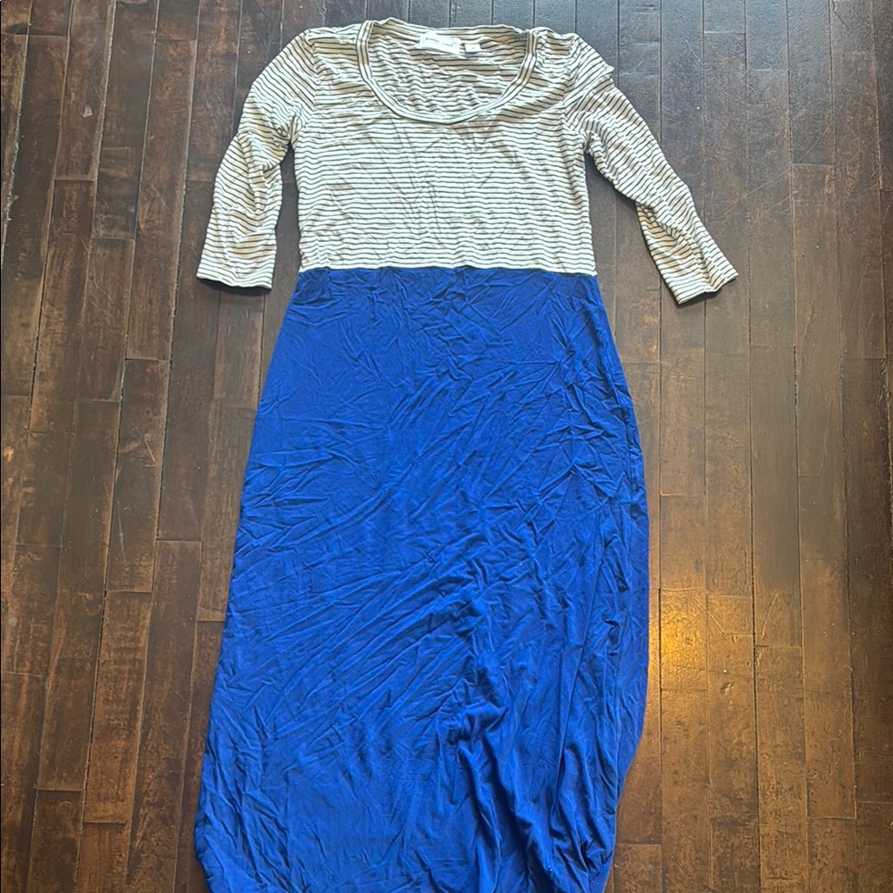 Blue and White Bodycon Dress with 3/4 Sleeves and Scoop Neck